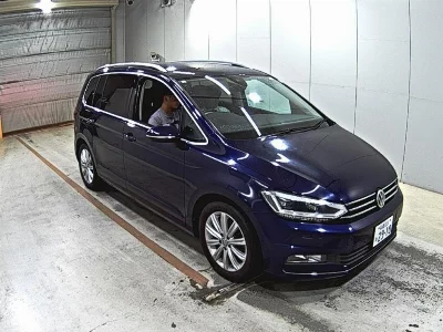 VOLKSWAGEN GOLF TOURAN