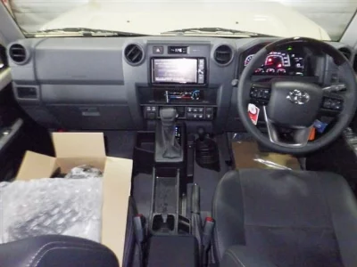 Toyota LAND CRUISER 70