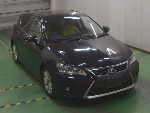 Lexus CT200h  с аукциона в Японии