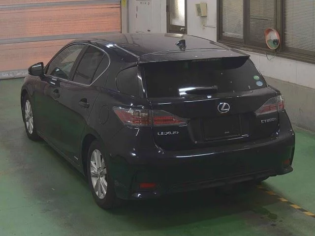 Lexus CT200h  с аукциона в Японии