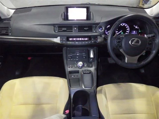 Lexus CT200h  с аукциона в Японии