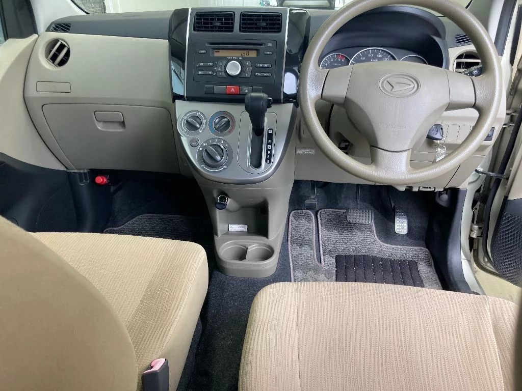 Daihatsu Mira  с аукциона в Японии