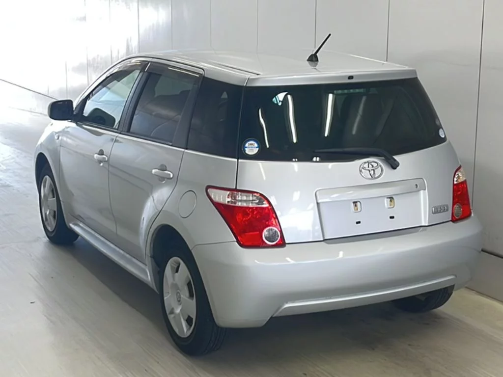 Toyota Ist  с аукциона в Японии