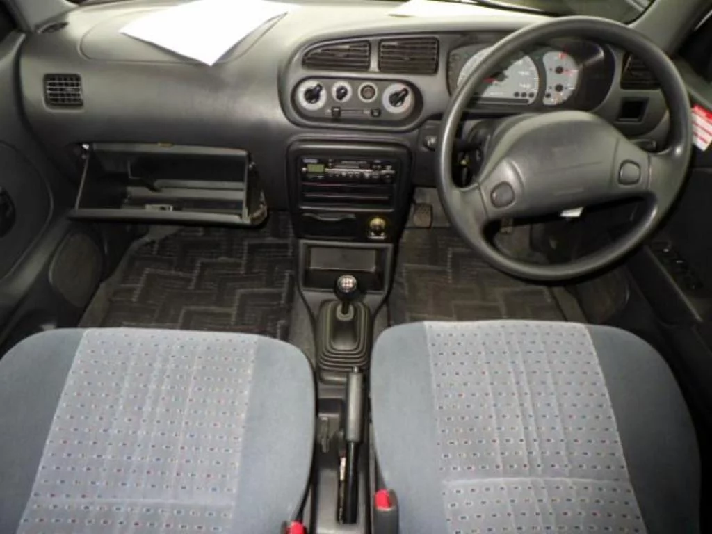 Daihatsu Mira  с аукциона в Японии