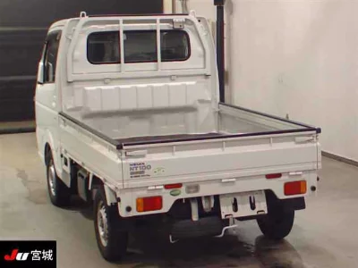 Nissan NT100 Clipper