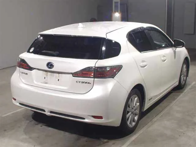 Lexus CT200h  с аукциона в Японии