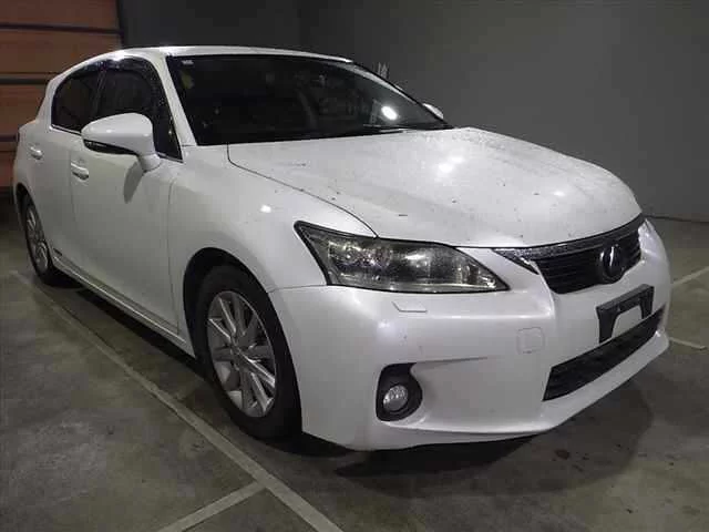 Lexus CT200h  с аукциона в Японии