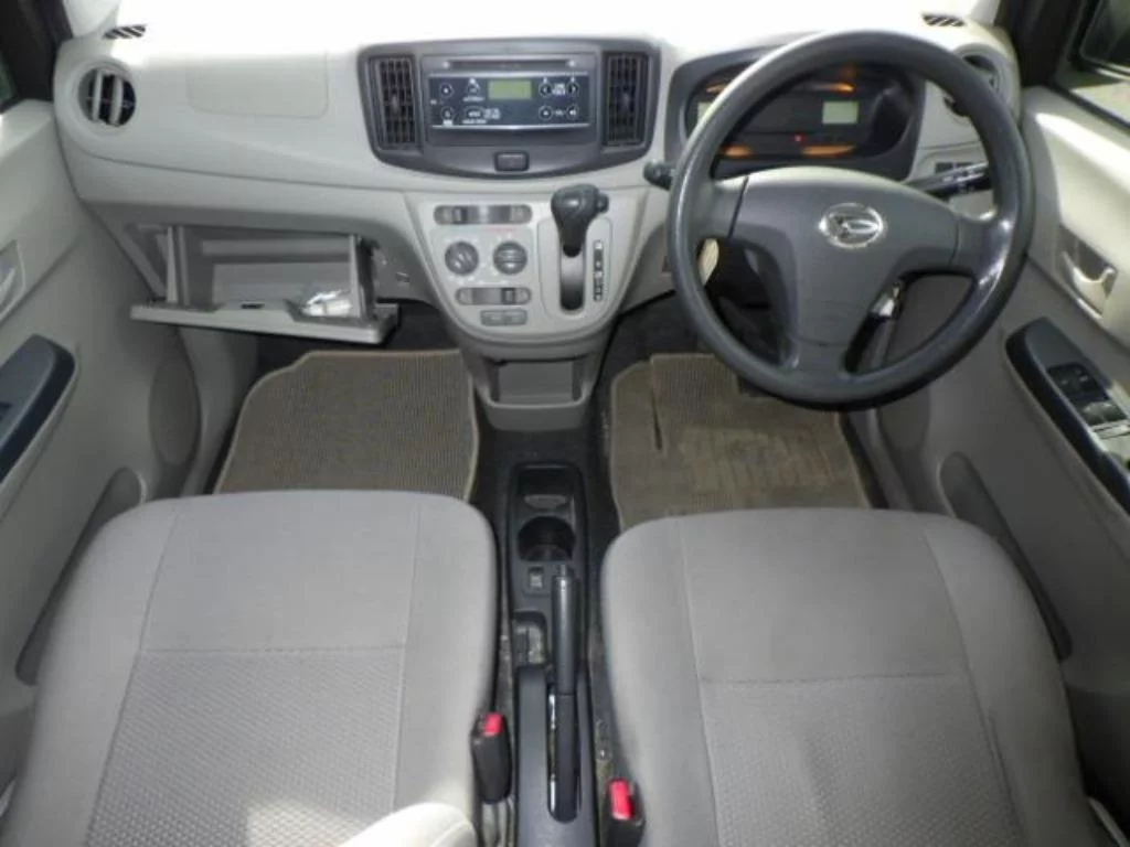 Daihatsu Mira e:S  с аукциона в Японии