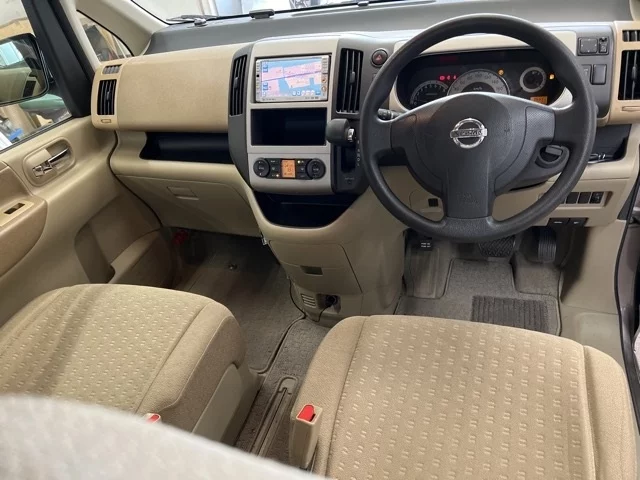 Nissan Serena  с аукциона в Японии