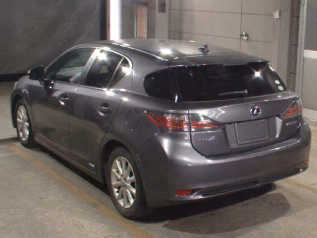 Lexus CT200h  с аукциона в Японии