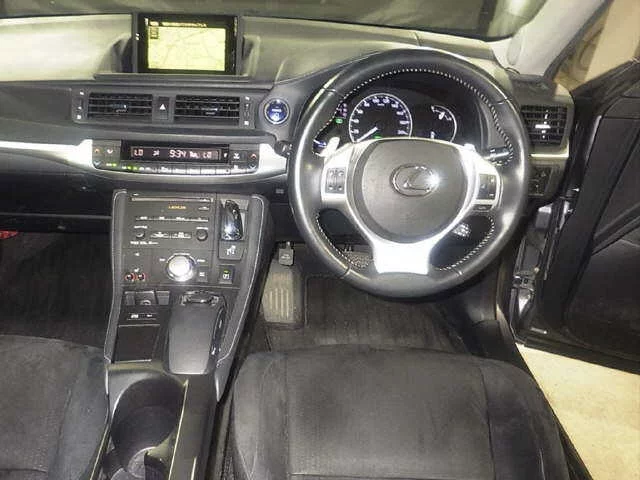 Lexus CT200h  с аукциона в Японии