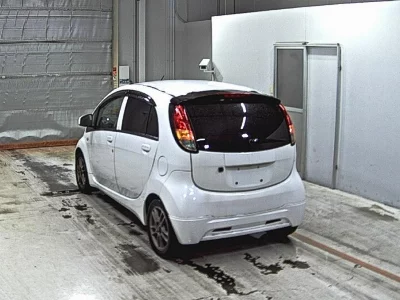Mitsubishi i