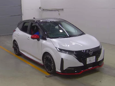 Nissan Aura