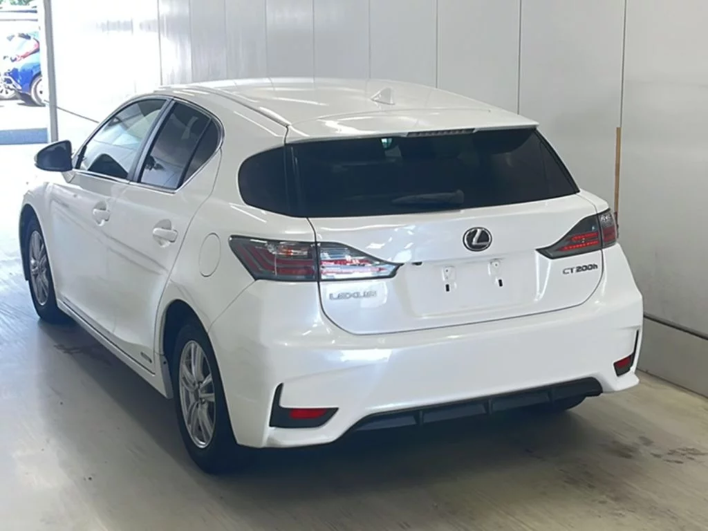 Lexus CT200h  с аукциона в Японии