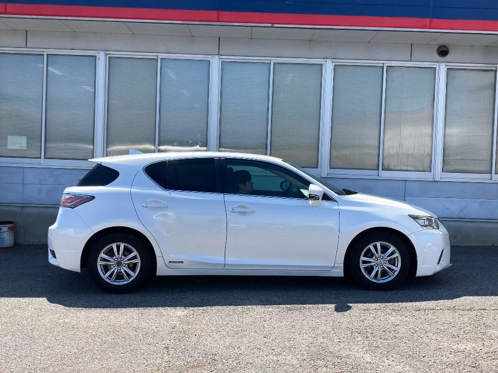 Lexus CT200h  с аукциона в Японии