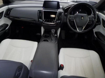 Toyota CROWN HYBRID