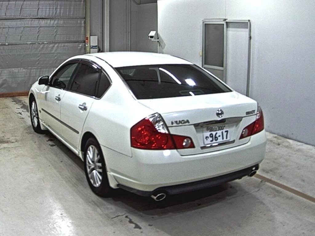 Nissan Fuga  с аукциона в Японии