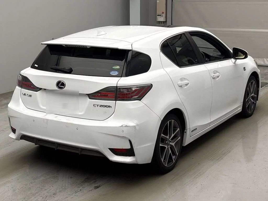 Lexus CT200h  с аукциона в Японии