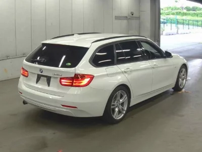BMW 3 SERIES
