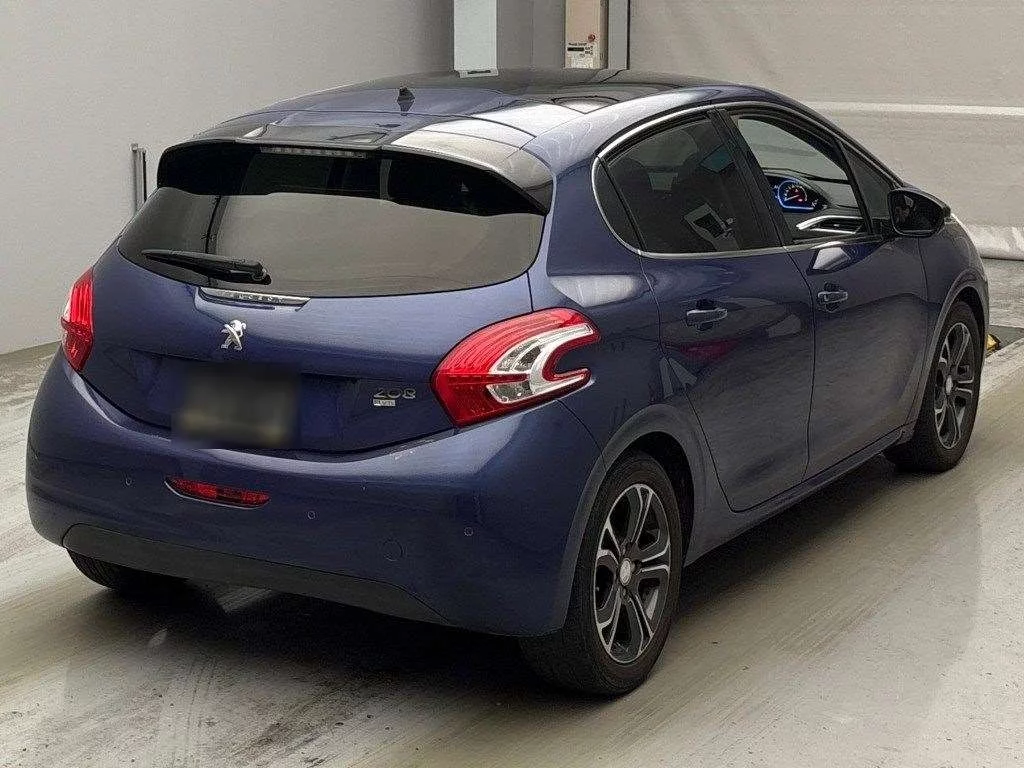 Peugeot 208  с аукциона в Японии