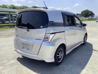 Honda Freed Spike