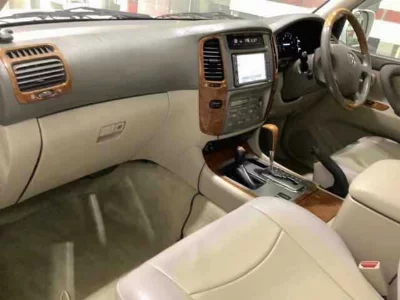 Toyota LAND CRUISER 100