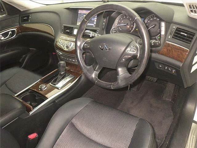 Nissan Fuga  с аукциона в Японии