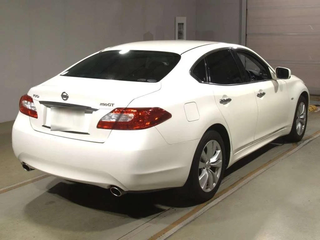Nissan Fuga  с аукциона в Японии