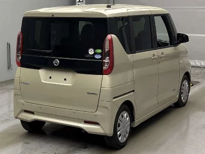 NISSAN ROOX
