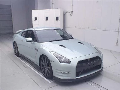 NISSAN GT-R