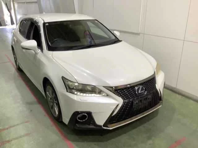 Lexus CT200h  с аукциона в Японии