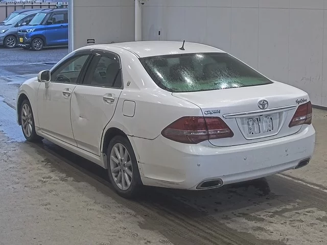 Toyota Crown  с аукциона в Японии