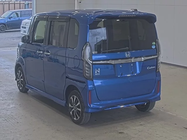 Honda N BOX CUSTOM  с аукциона в Японии