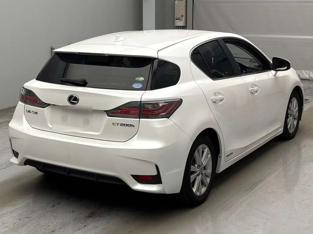 Lexus CT200h  с аукциона в Японии