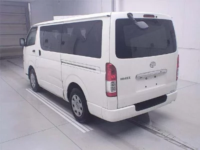 TOYOTA HIACE