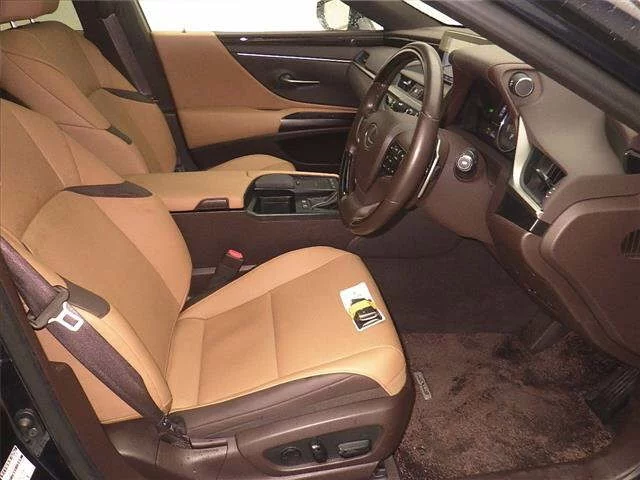 Lexus ES300h  с аукциона в Японии