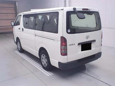 TOYOTA HIACE
