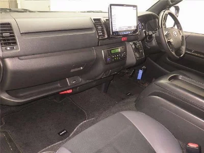 TOYOTA HIACE