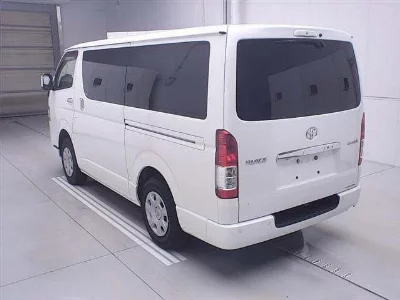 TOYOTA HIACE