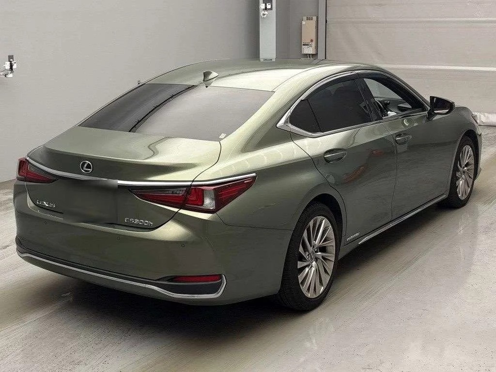 Lexus ES300h  с аукциона в Японии