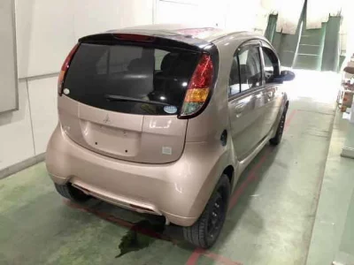Mitsubishi i