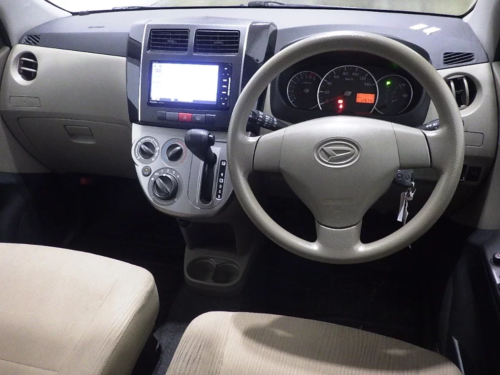 Daihatsu Mira  с аукциона в Японии