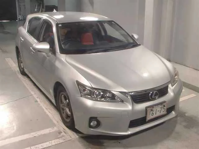 Lexus CT200h  с аукциона в Японии