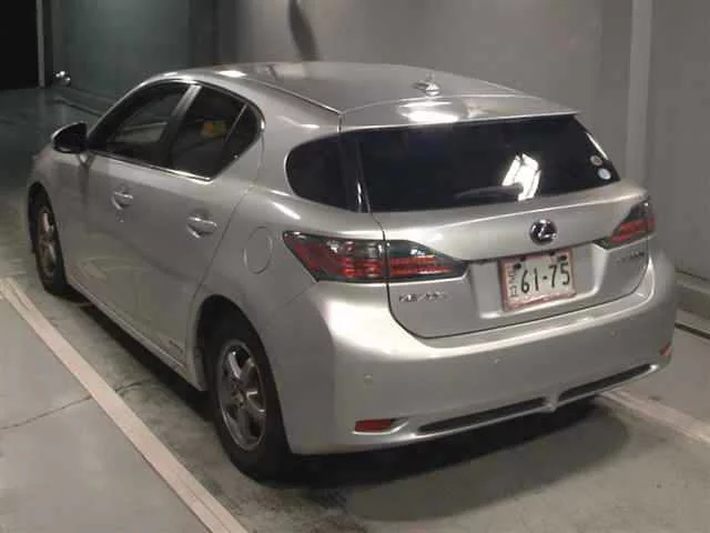 Lexus CT200h  с аукциона в Японии
