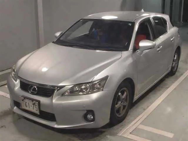 Lexus CT200h  с аукциона в Японии