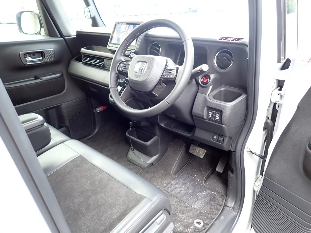 Honda N BOX CUSTOM  с аукциона в Японии