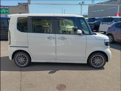 HONDA N BOX CUSTOM