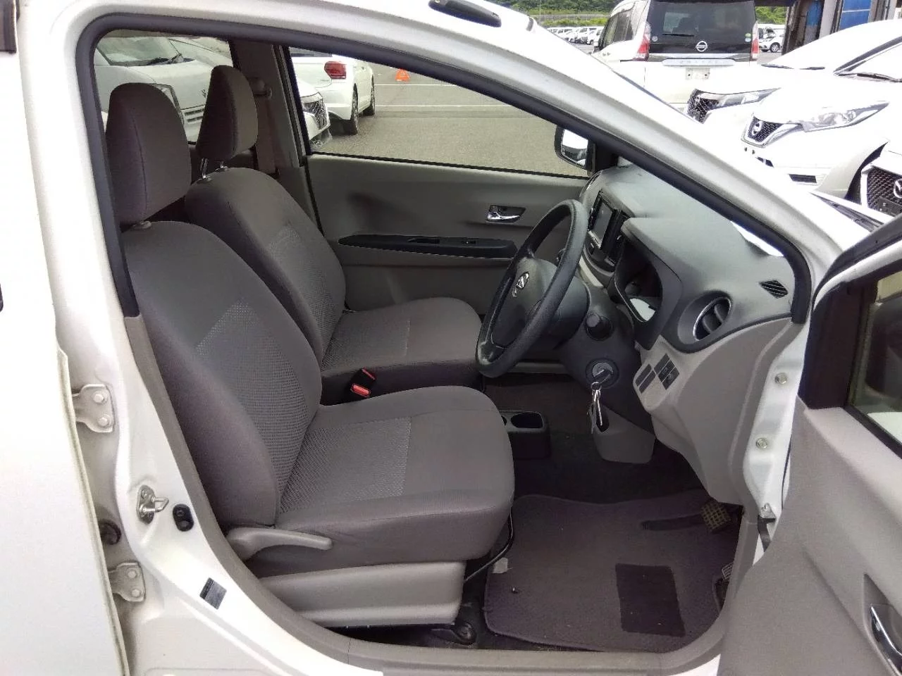 Daihatsu Mira e:S  с аукциона в Японии
