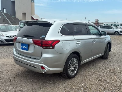 MITSUBISHI OUTLANDER PHEV