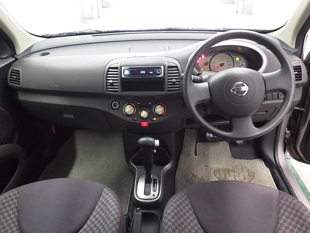 Nissan March  с аукциона в Японии